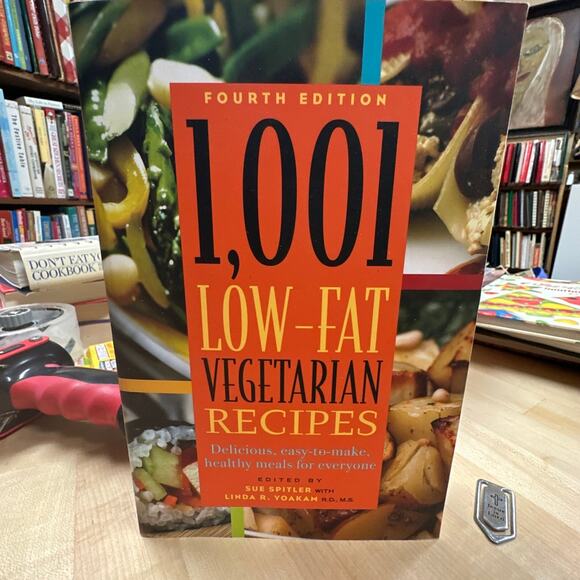 1,001 Low-Fat Vegetarian Recipes Cookbook - Picture 1 of 2